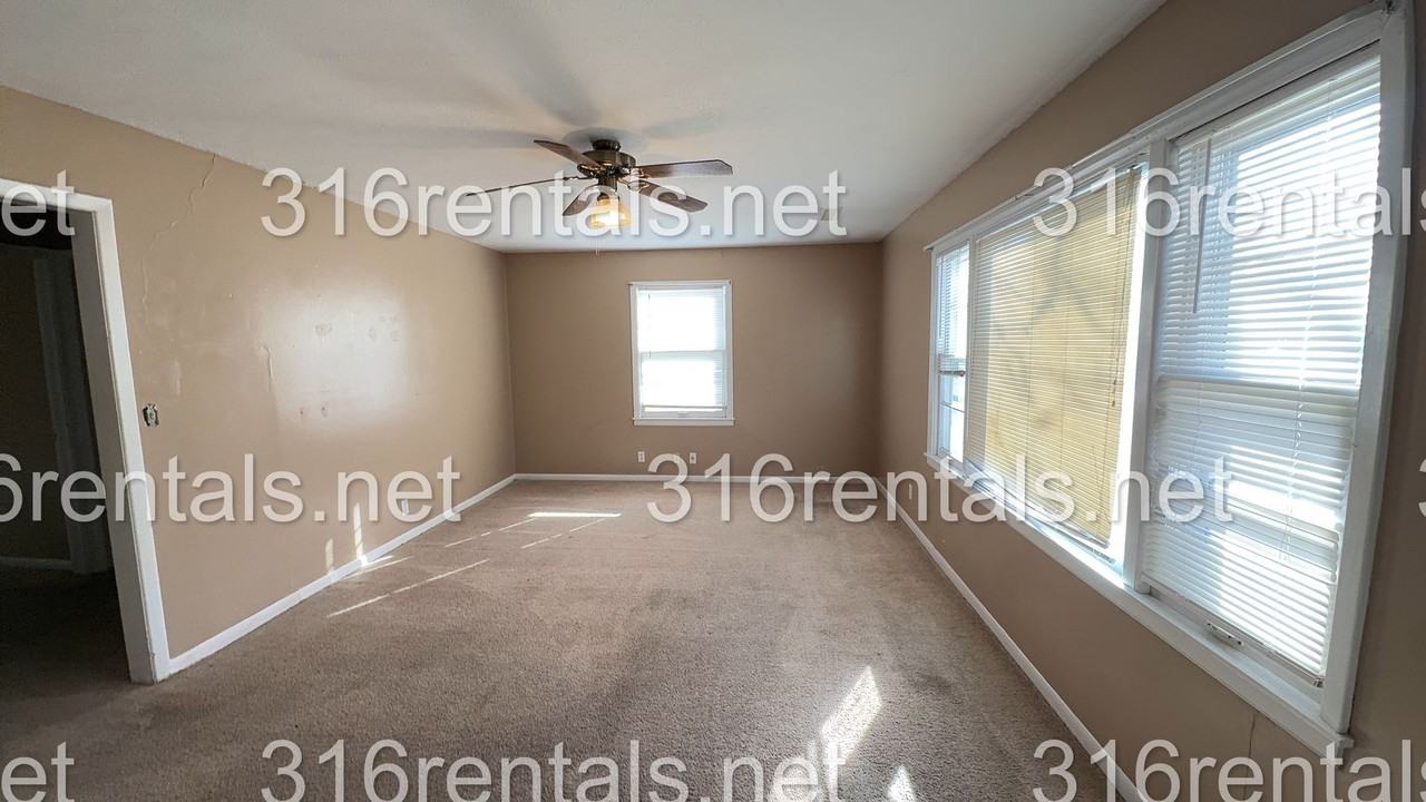 1426 Willow Rd #1426 - Photo 2 of 9