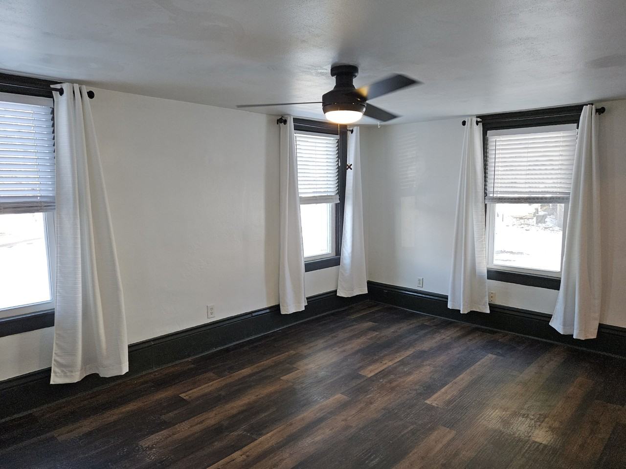 210 Clarence St #210 - Photo 2 of 18