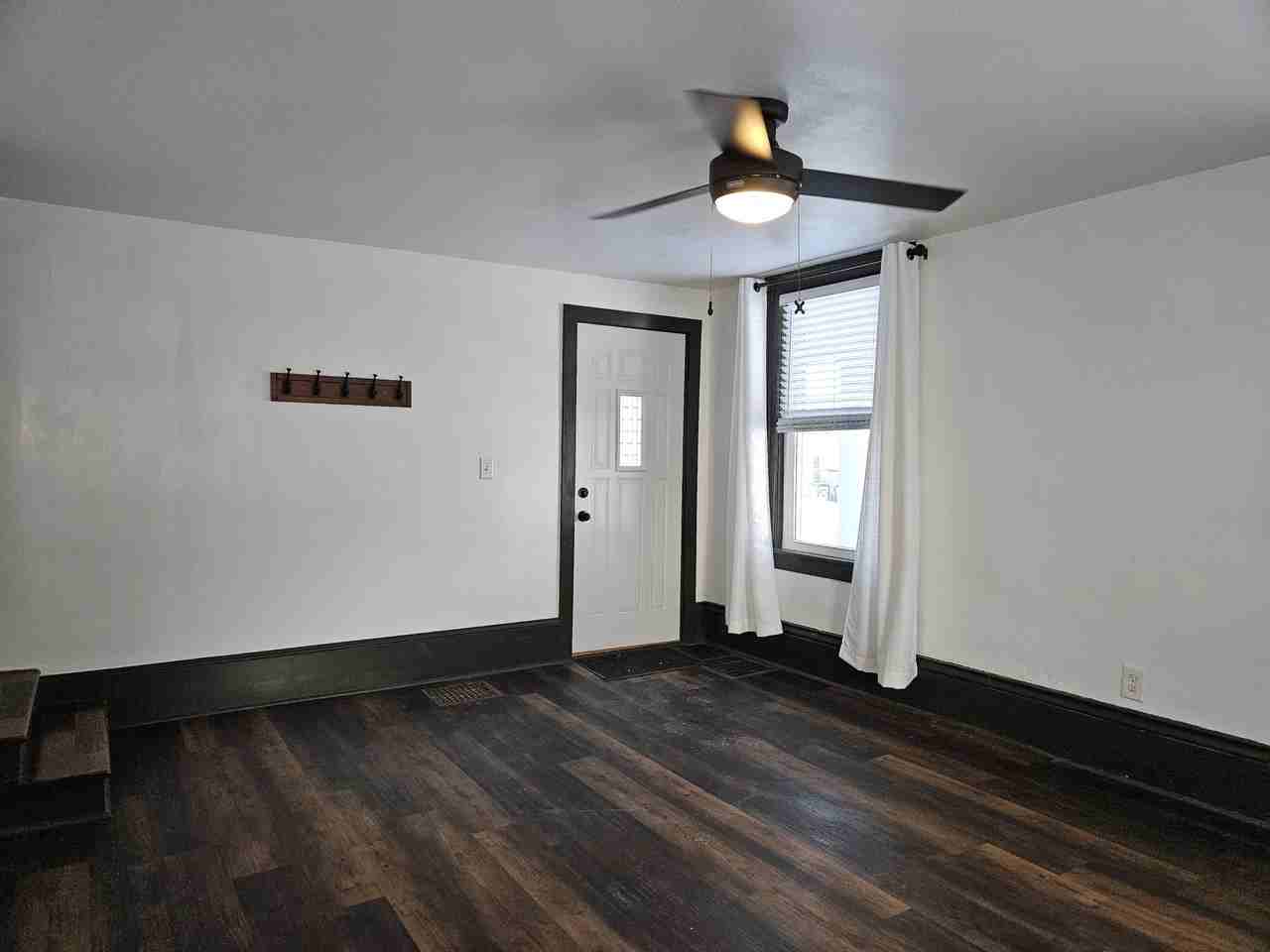 210 Clarence St #210 - Photo 3 of 18