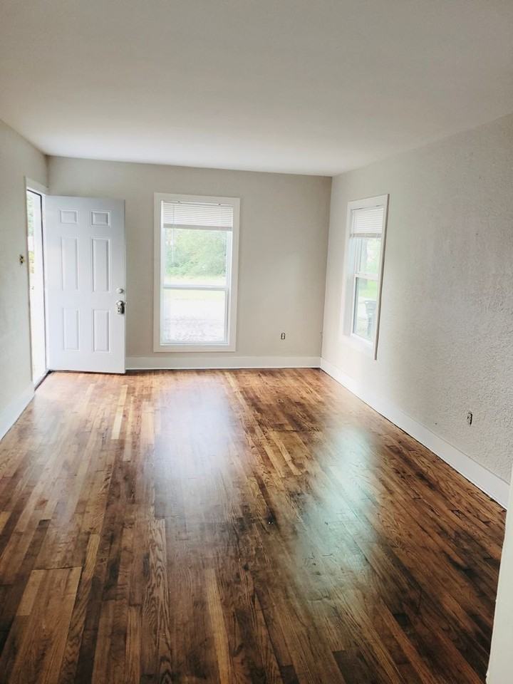 4958 Bradley St - Photo 3 of 9