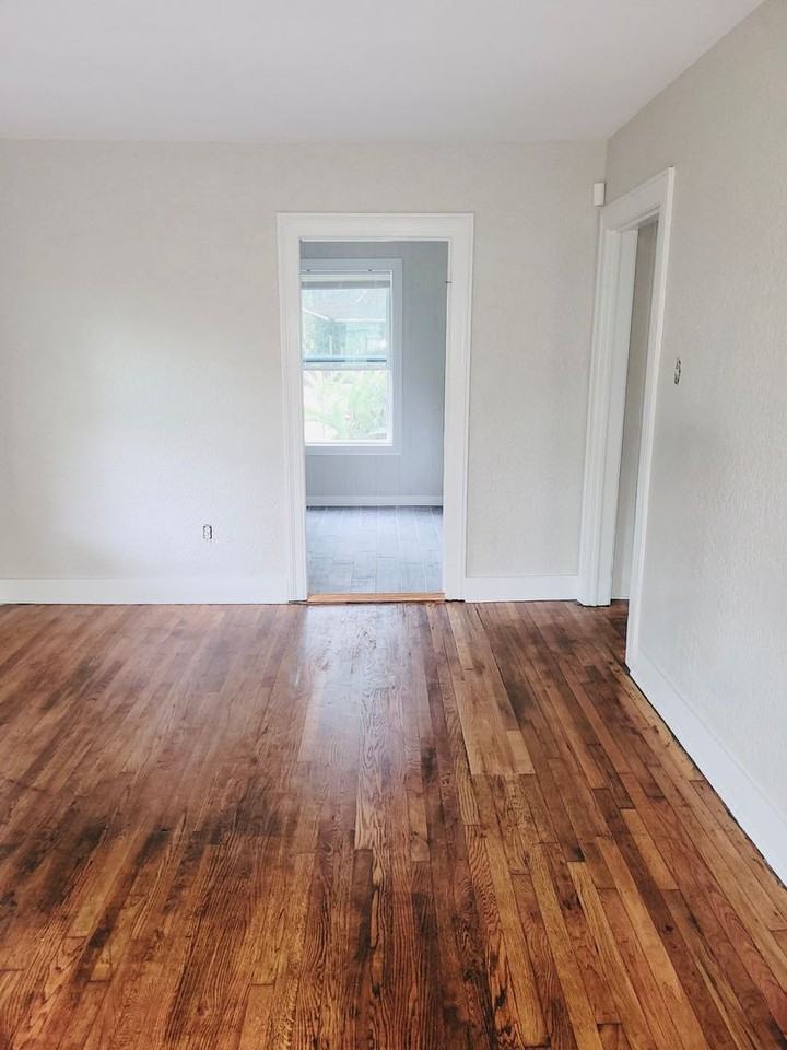 4958 Bradley St - Photo 5 of 9