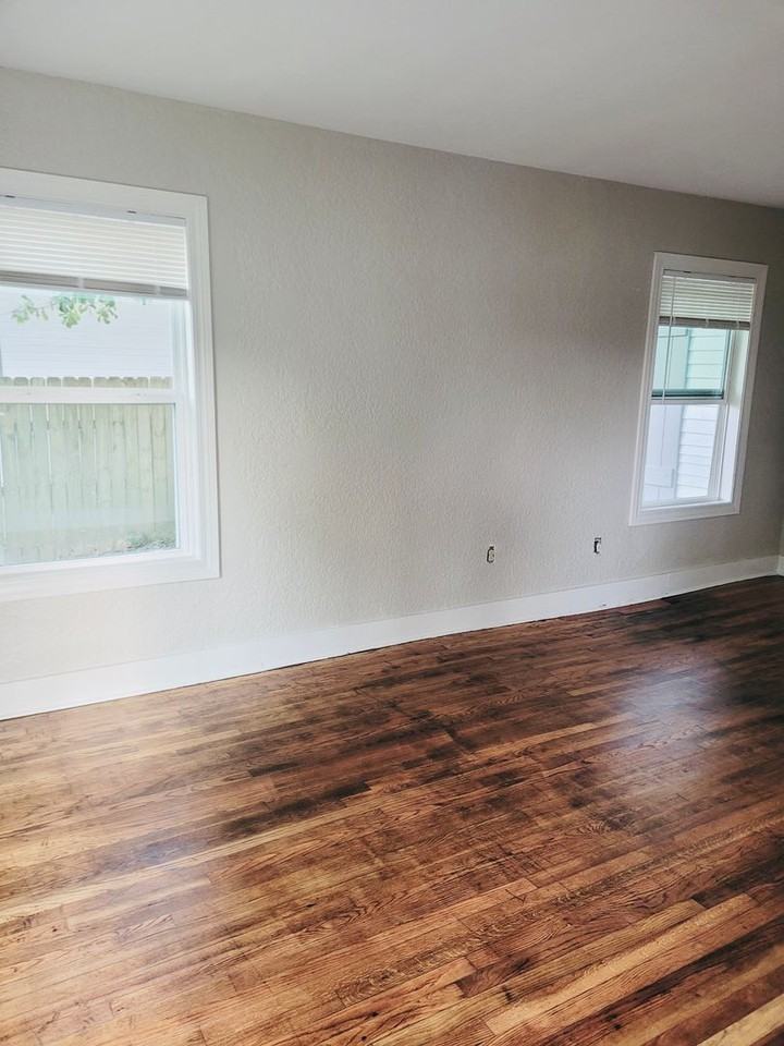 4958 Bradley St - Photo 6 of 9