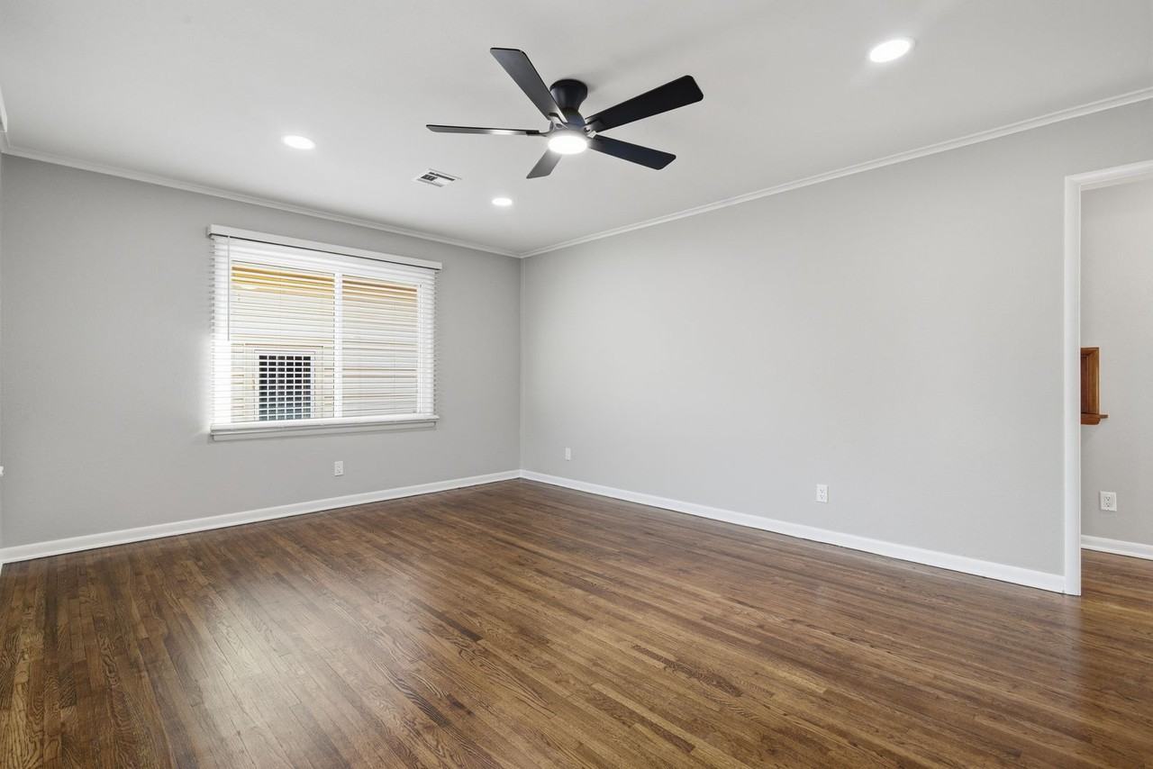 1014 E 38th St - Photo 5 of 30