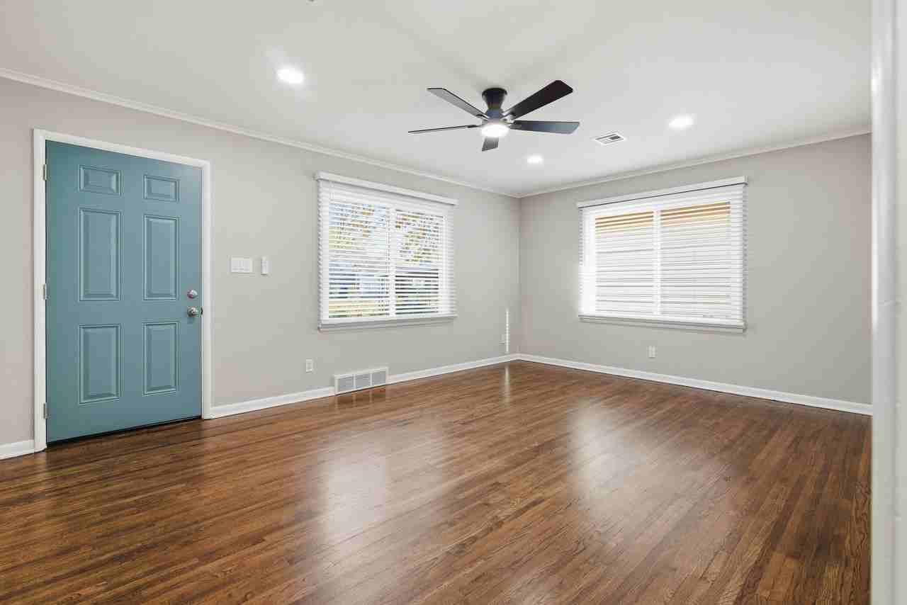 1014 E 38th St - Photo 6 of 30