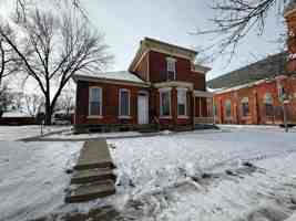 featured image of 203 W Dewald St