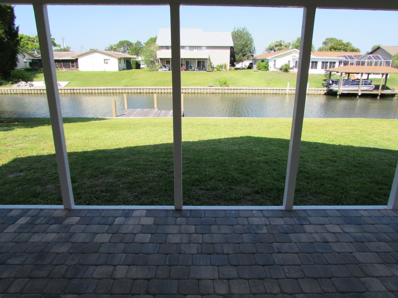 18 Cloverdale Ct S - Photo 7 of 32