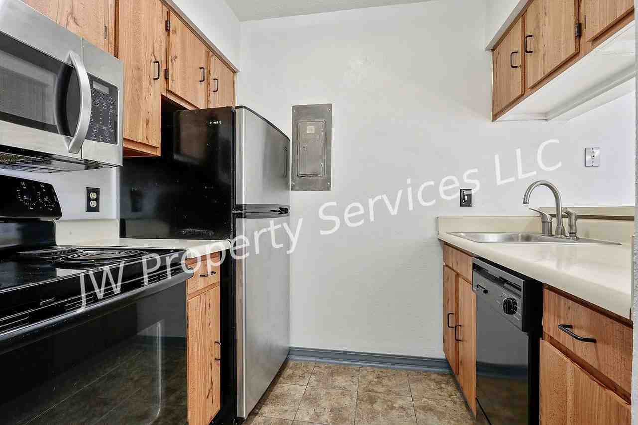4101 Hessmer Ave #203 - Photo 6 of 9