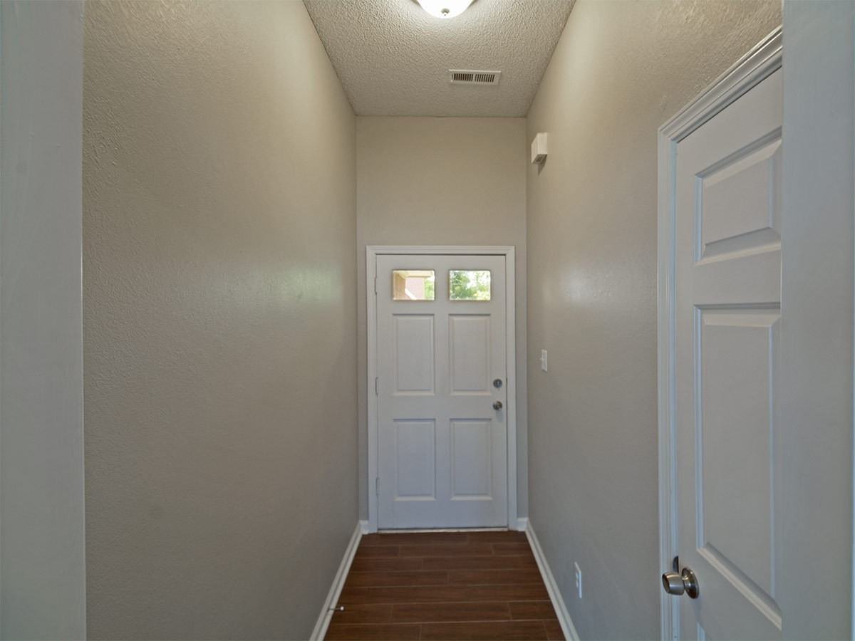 5510 April Forest Dr - Photo 3 of 15