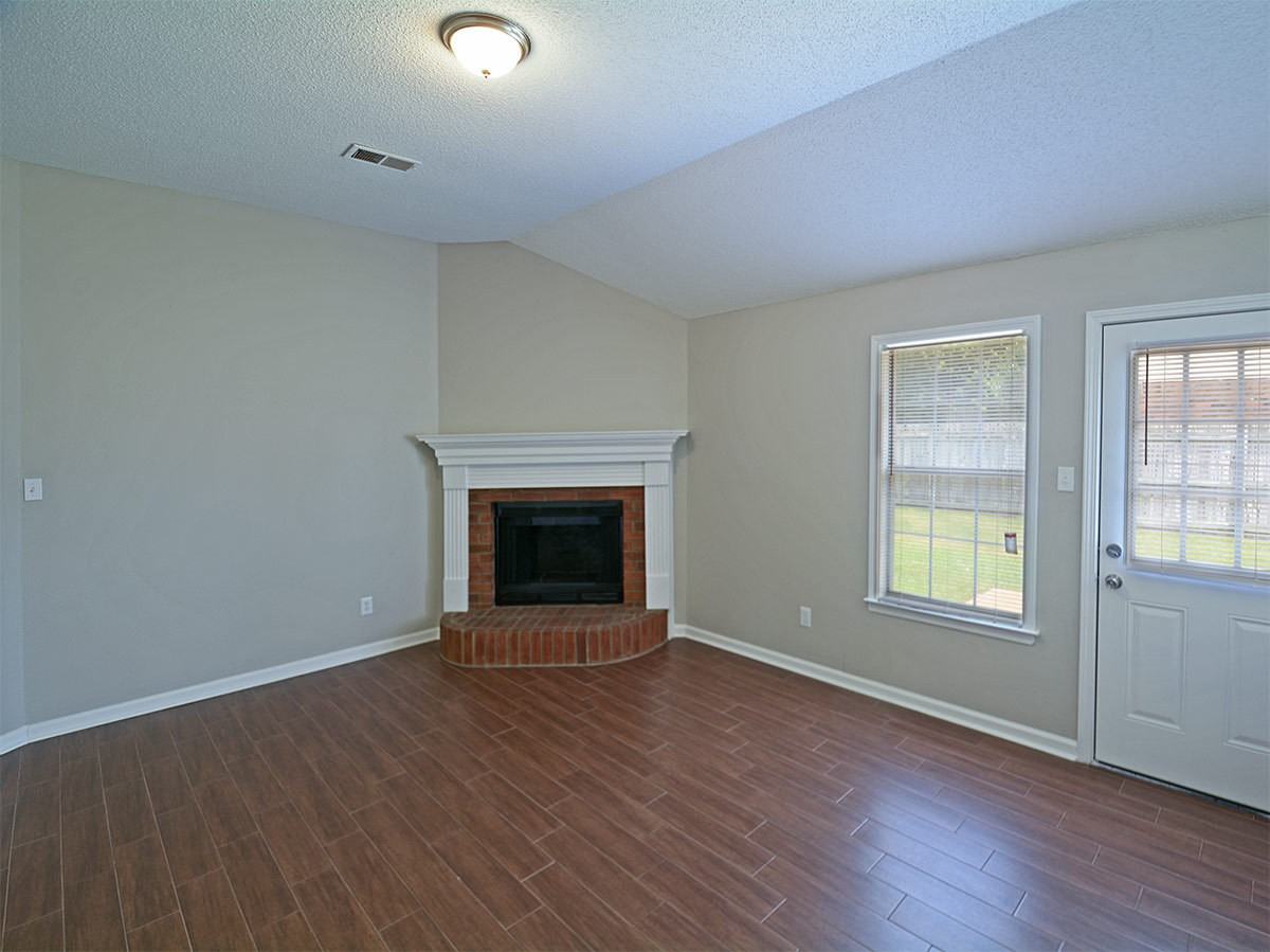 5510 April Forest Dr - Photo 4 of 15