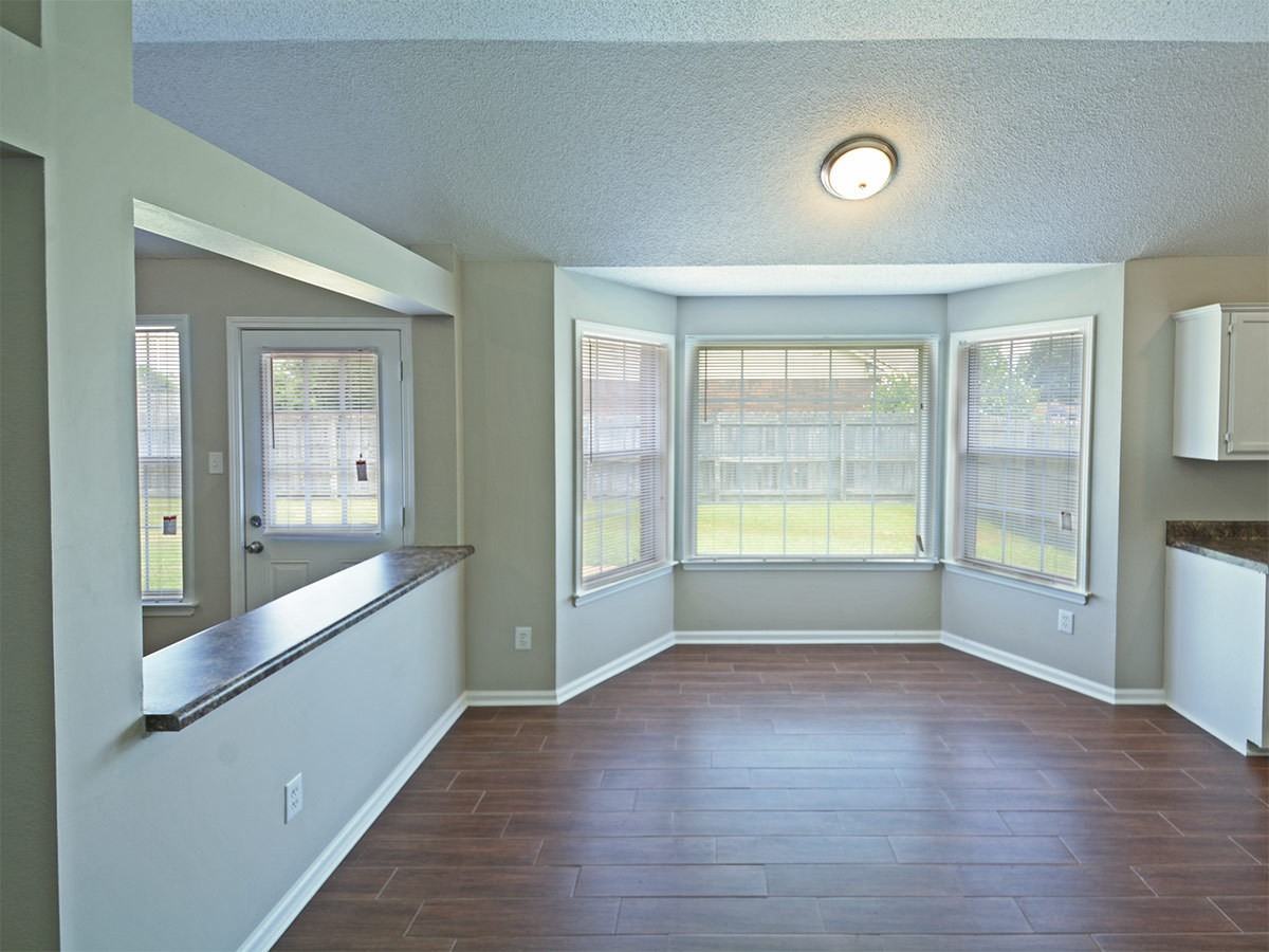 5510 April Forest Dr - Photo 5 of 15