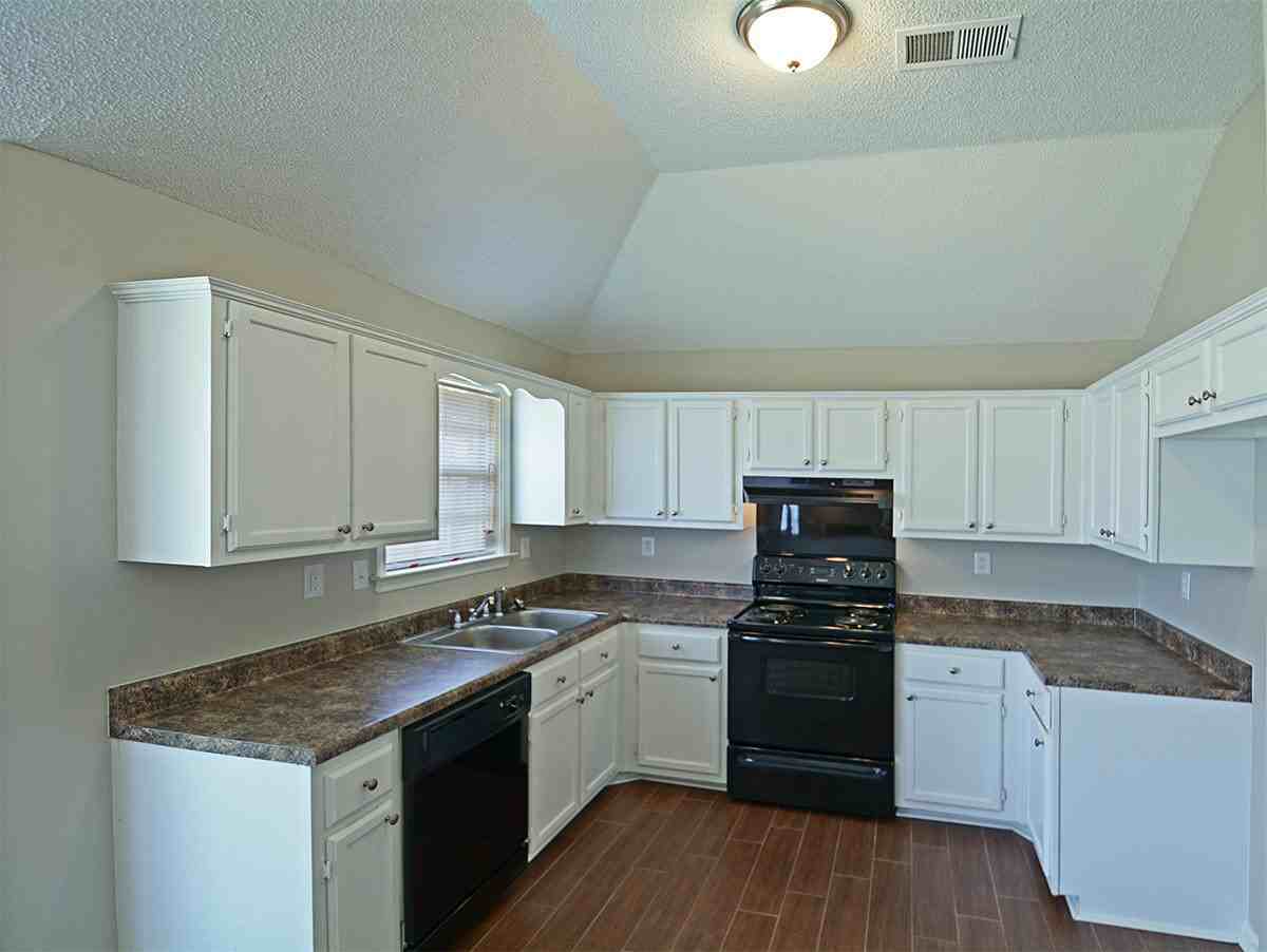 5510 April Forest Dr - Photo 7 of 15