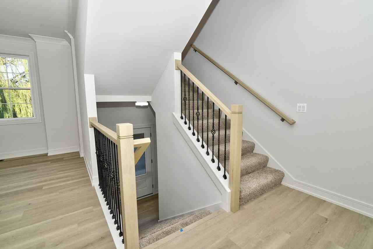 3 Bedroom 2.5 Bathroom Townhouse - Photo 4 of 30