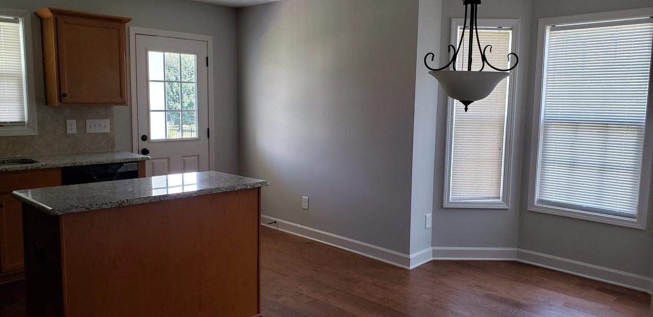 516 Amberdale Cir E - Photo 4 of 12