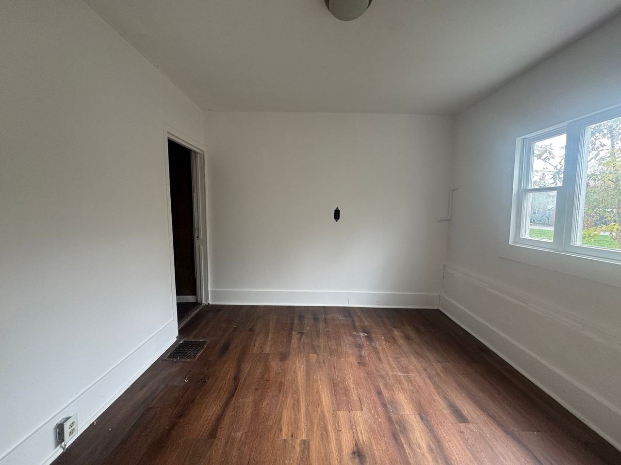 213 Depeyster St - Photo 2 of 18