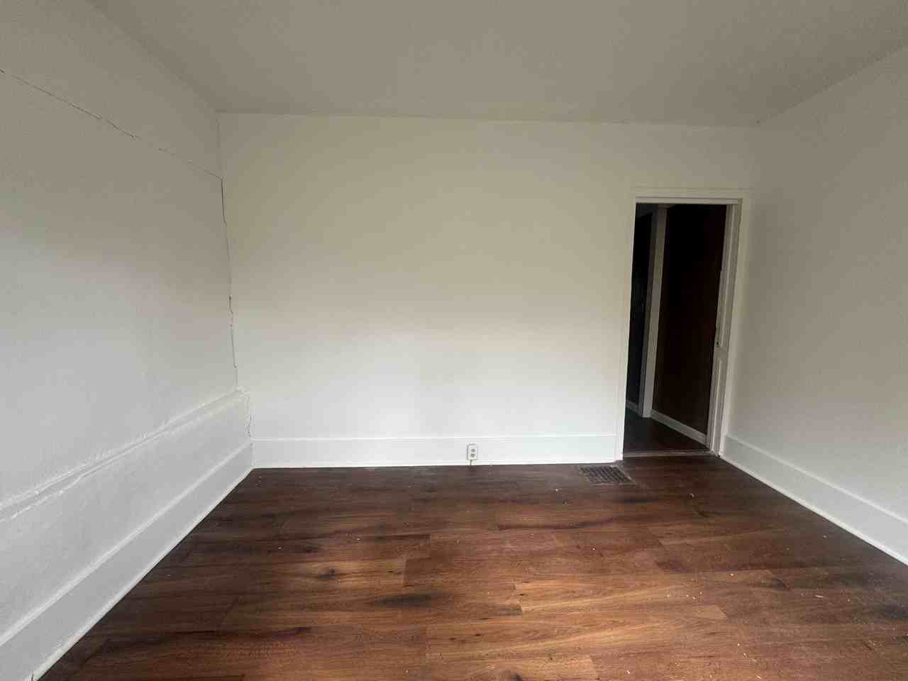 213 Depeyster St - Photo 3 of 18