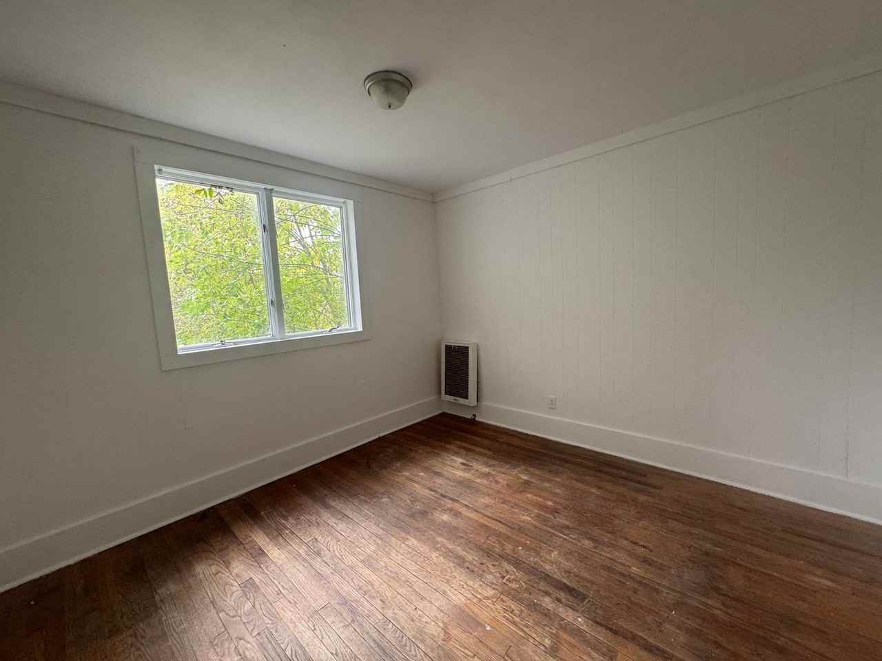 213 Depeyster St - Photo 4 of 18