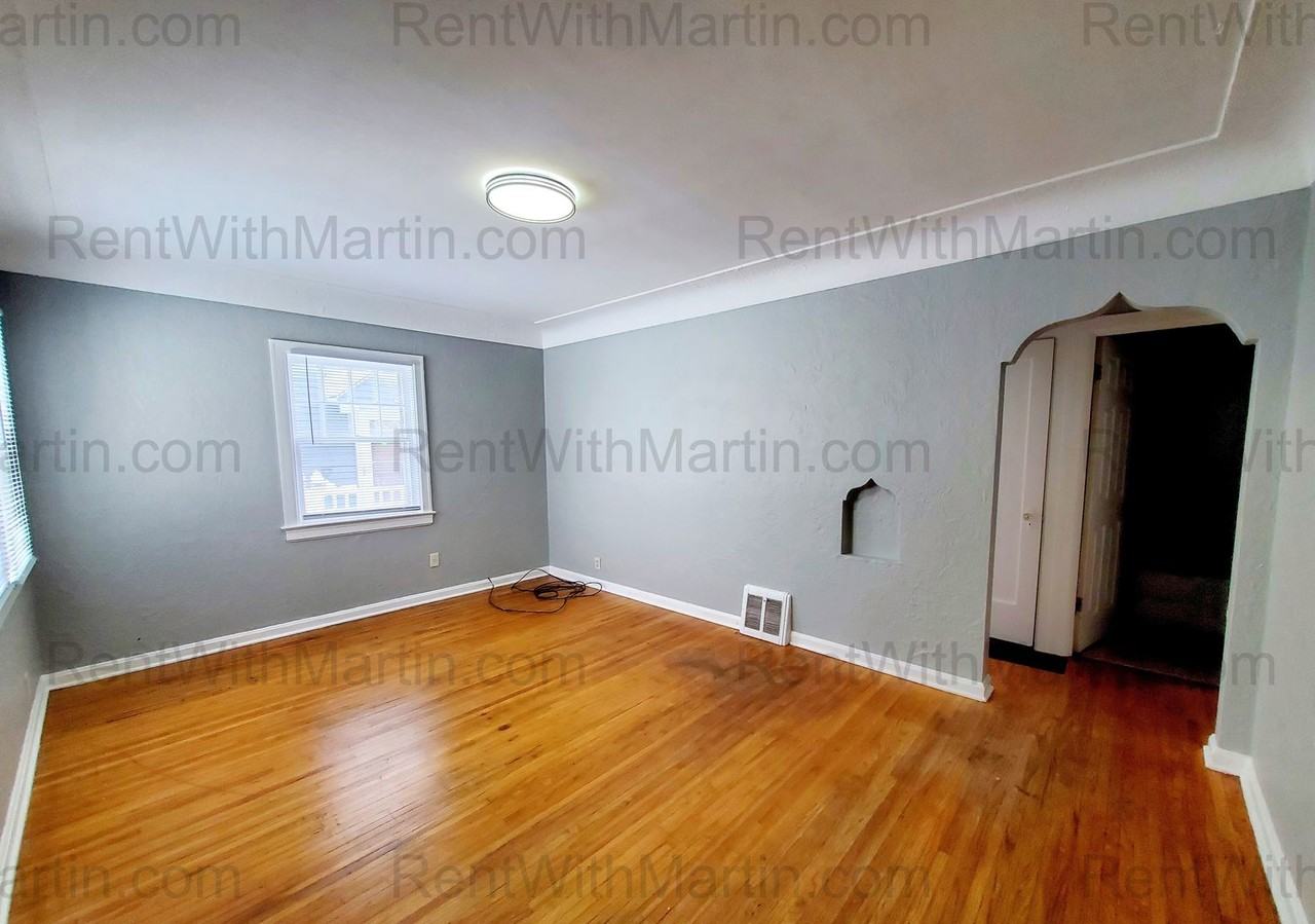 657 Dawson St - Photo 2 of 11