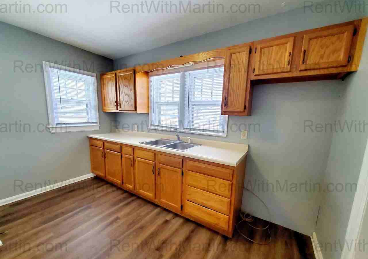 657 Dawson St - Photo 4 of 11