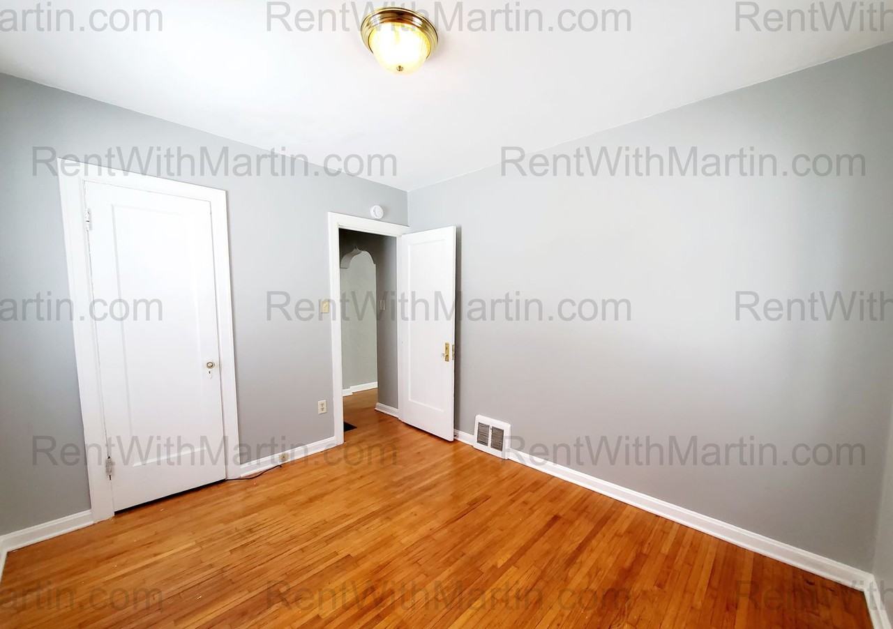 657 Dawson St - Photo 7 of 11