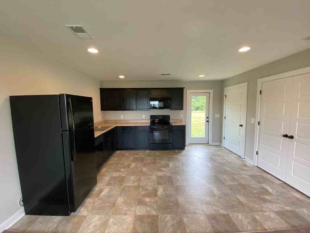 322 Sunlight Cir - Photo 2 of 14