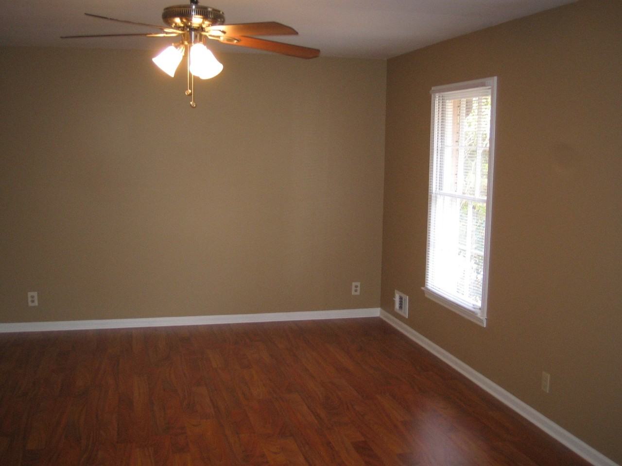 4929 Fairforest Dr - Photo 6 of 14