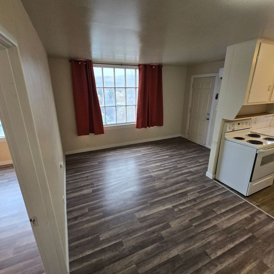 625 N 8th St Apt B - Photo 7 of 14