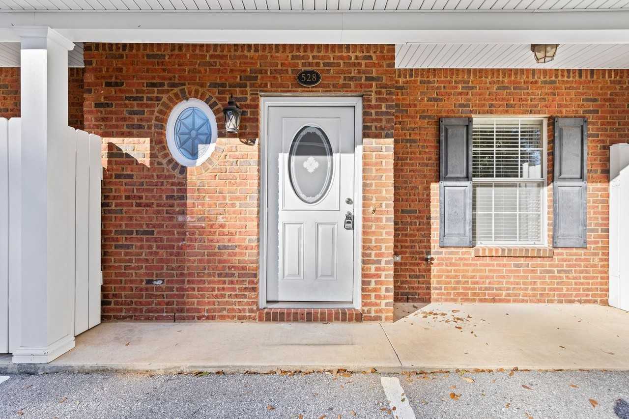 528 Maple Ave - Photo 3 of 32