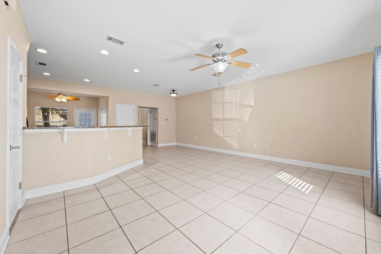 528 Maple Ave - Photo 5 of 32