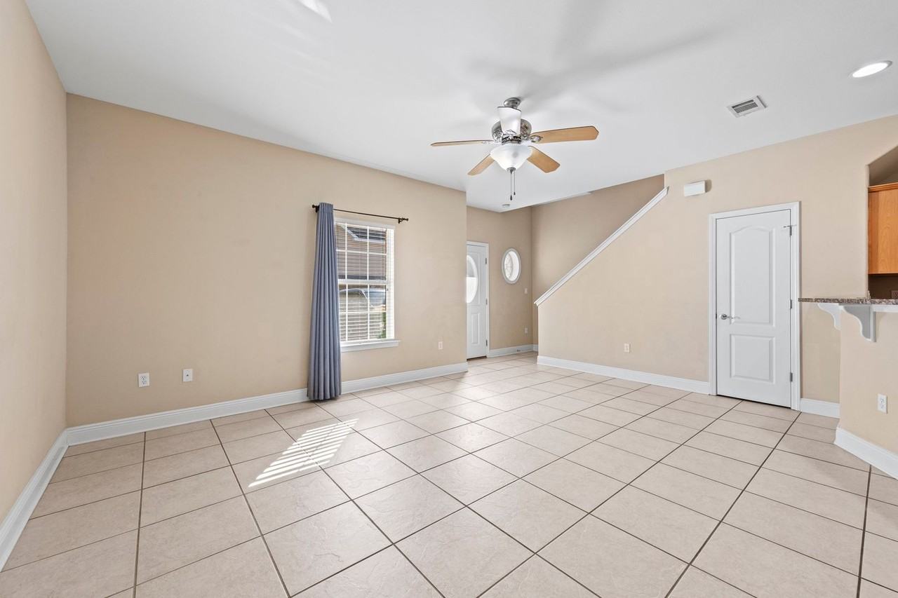 528 Maple Ave - Photo 7 of 32