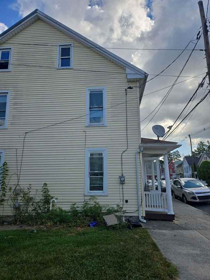 709 Broad St - Photo 2 of 4