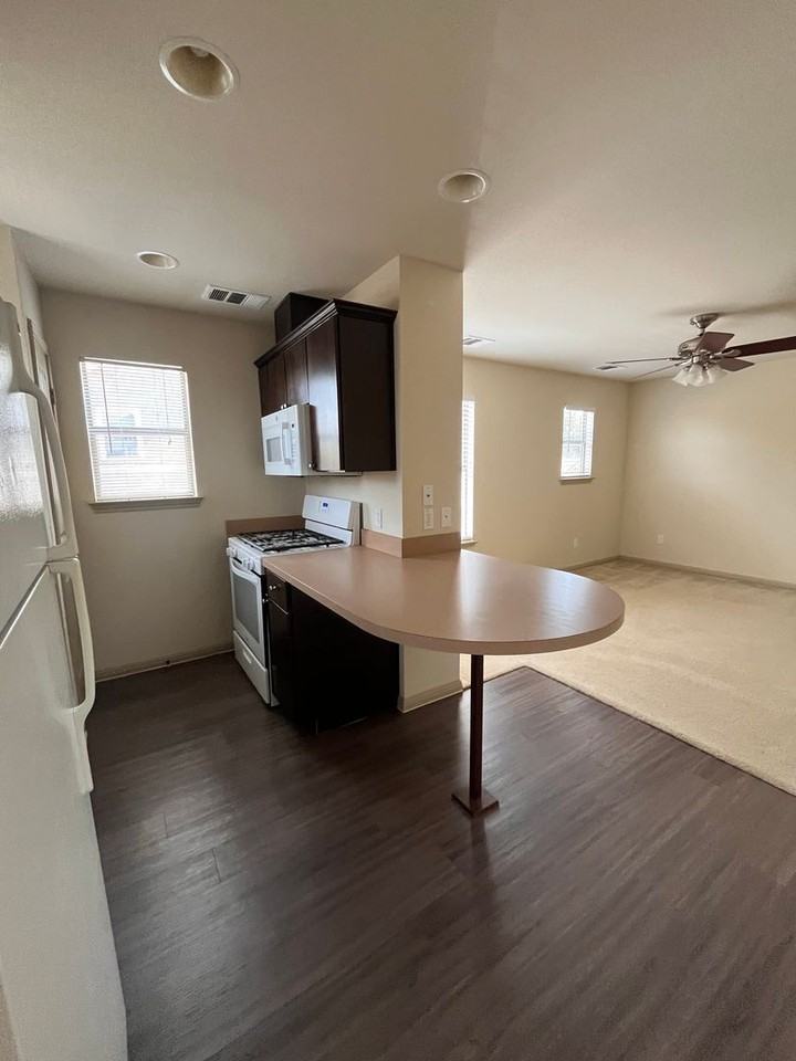 5413B Roosevelt Ave - Photo 6 of 13