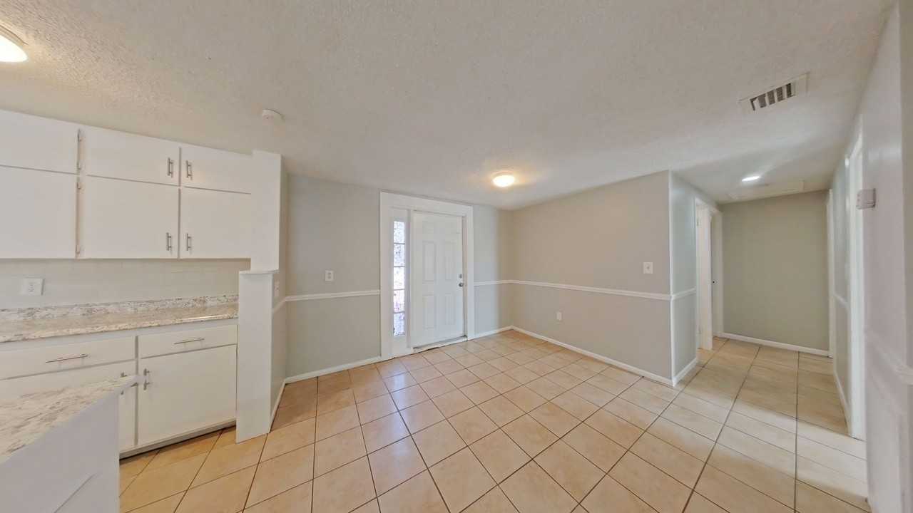 5612 E 29th Ave - Photo 5 of 16