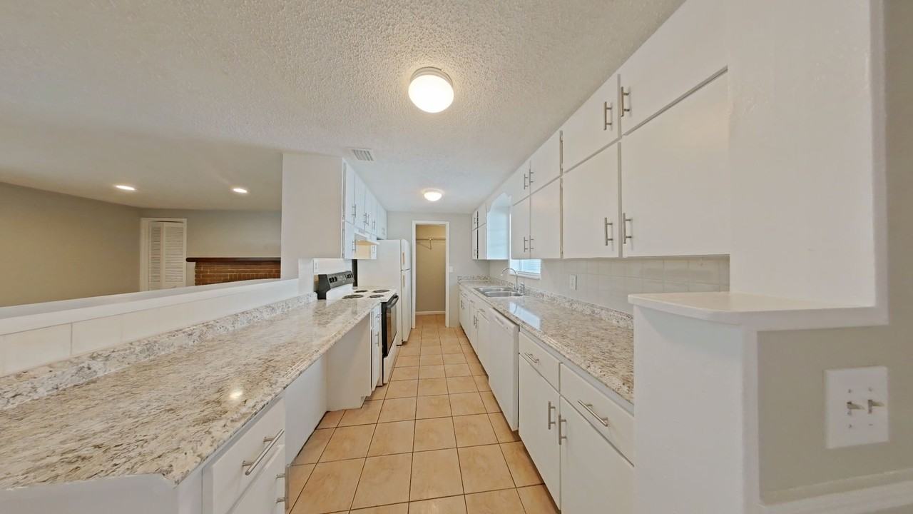 5612 E 29th Ave - Photo 6 of 16