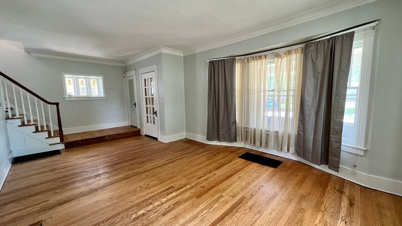 1401 Logan St Se - Photo 4 of 15