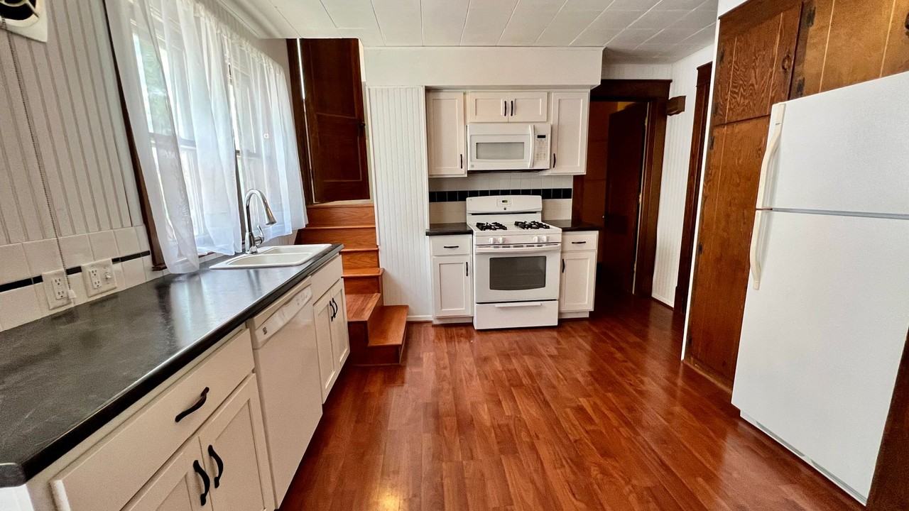 1401 Logan St Se - Photo 6 of 15