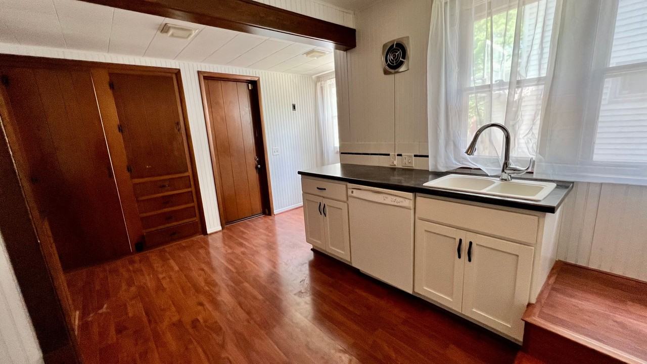 1401 Logan St Se - Photo 7 of 15