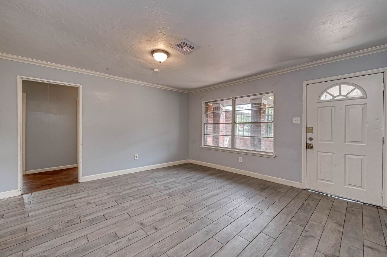 5431 Willow Glen Dr - Photo 2 of 10