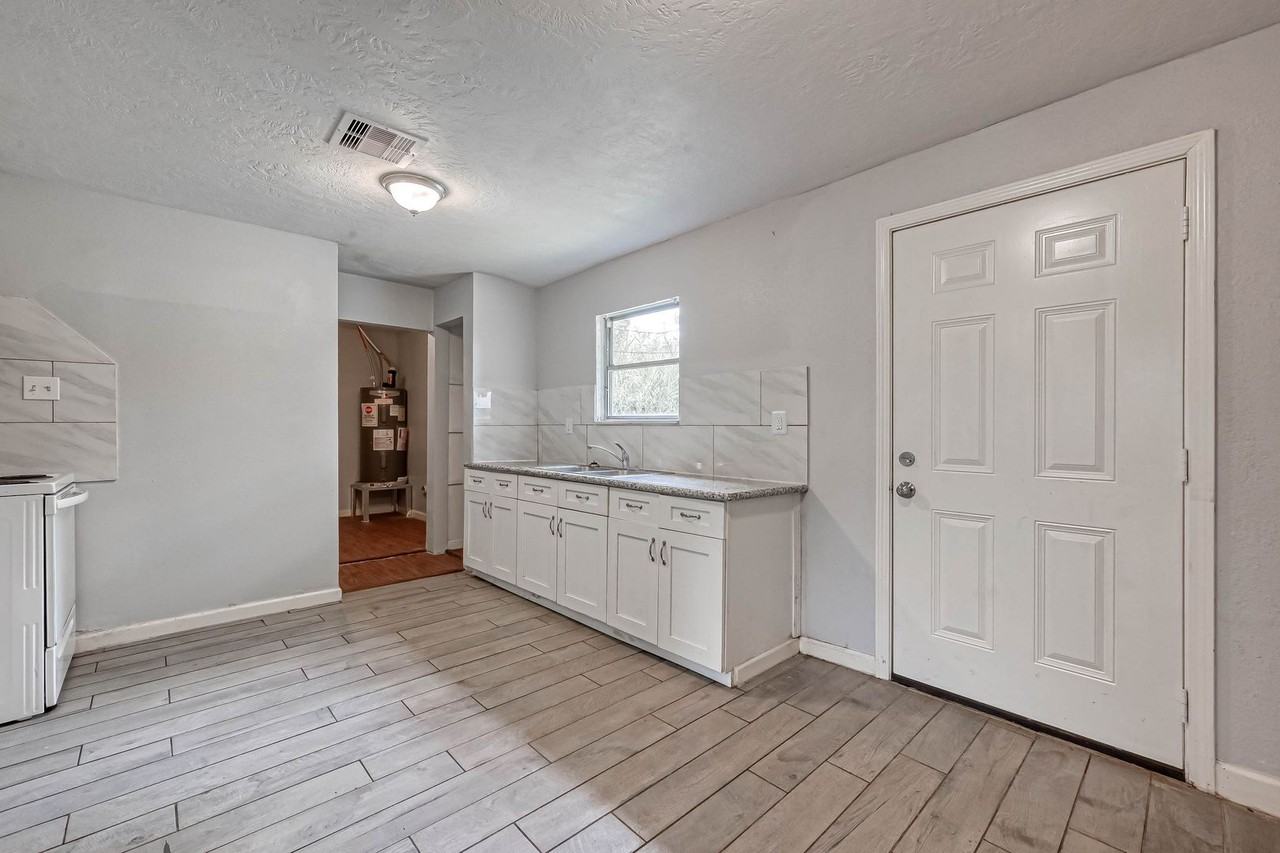 5431 Willow Glen Dr - Photo 3 of 10