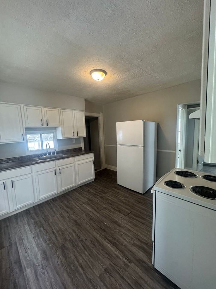 414 Hunter Ave - Photo 3 of 6