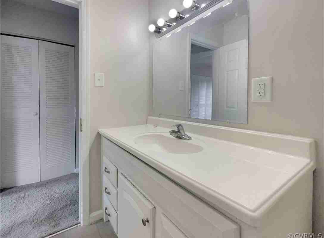 3238 Hunters Mill Ct - Photo 7 of 10