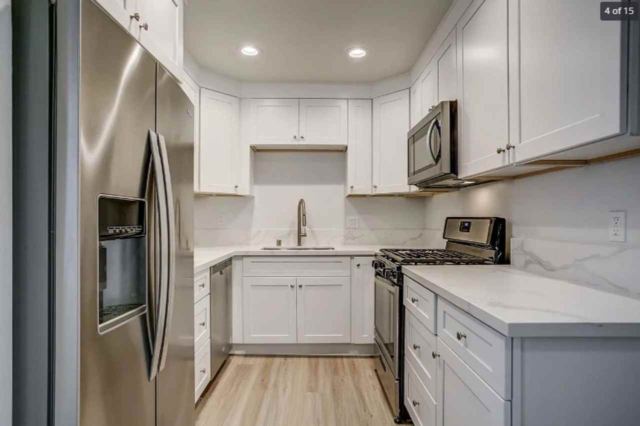 849 W. 11th Street - Photo 2 of 20