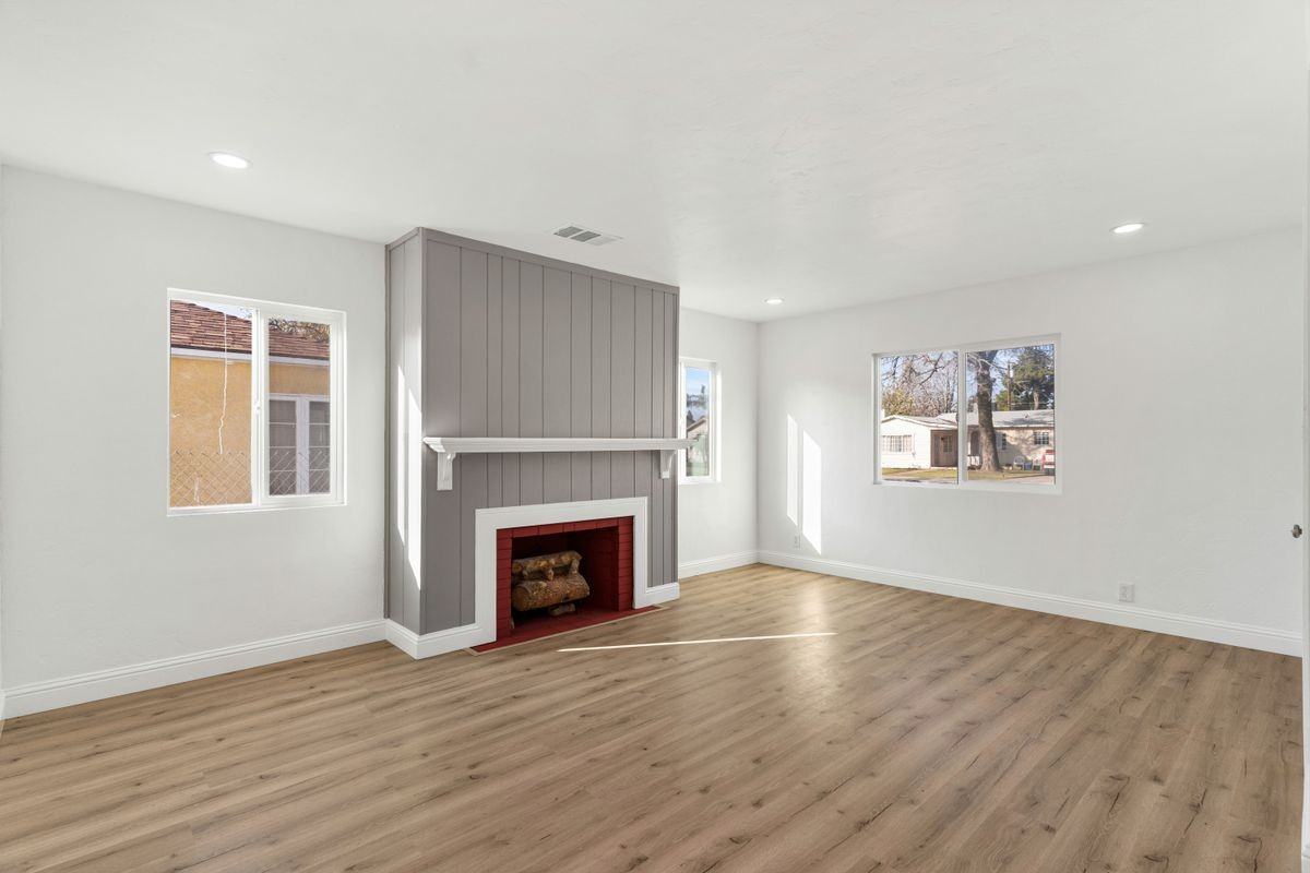 301 10th St - Photo 7 of 19