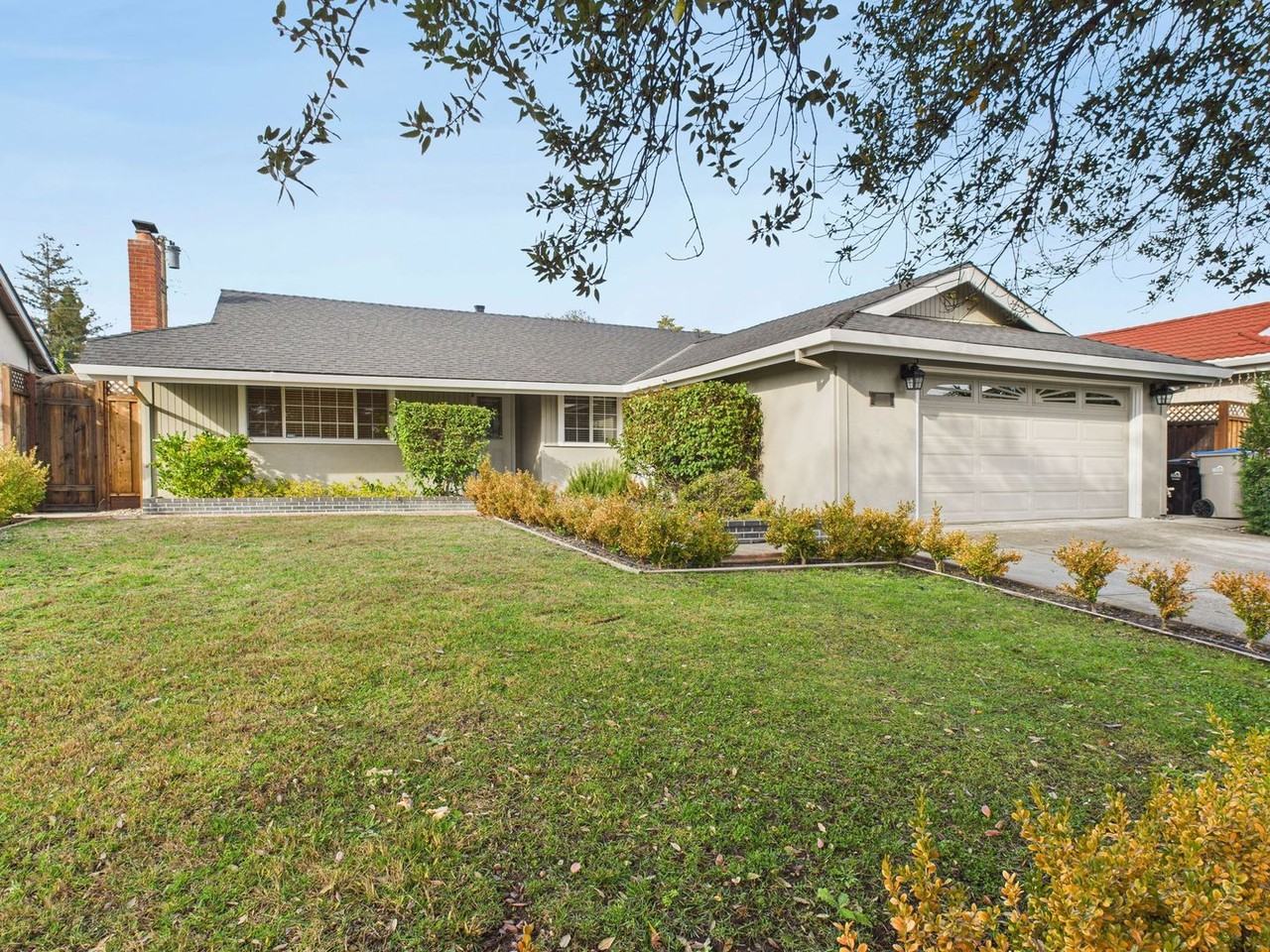 1305 Antwerp Ln - Photo 2 of 32