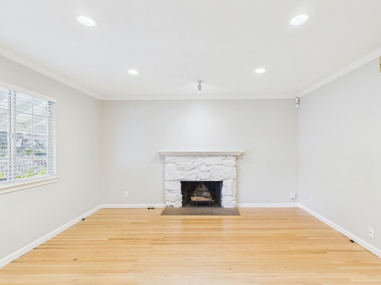 1305 Antwerp Ln - Photo 3 of 32