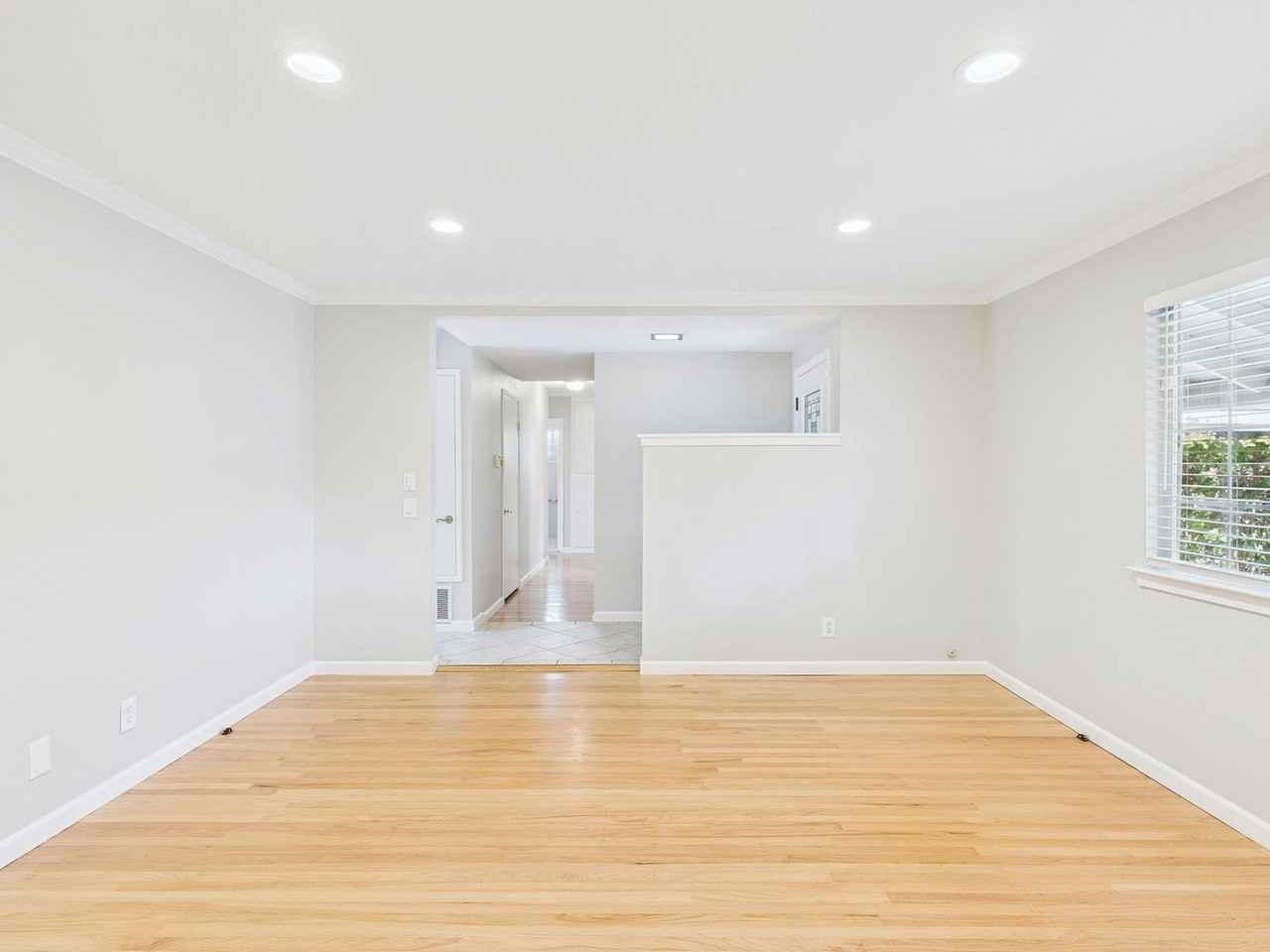 1305 Antwerp Ln - Photo 5 of 32