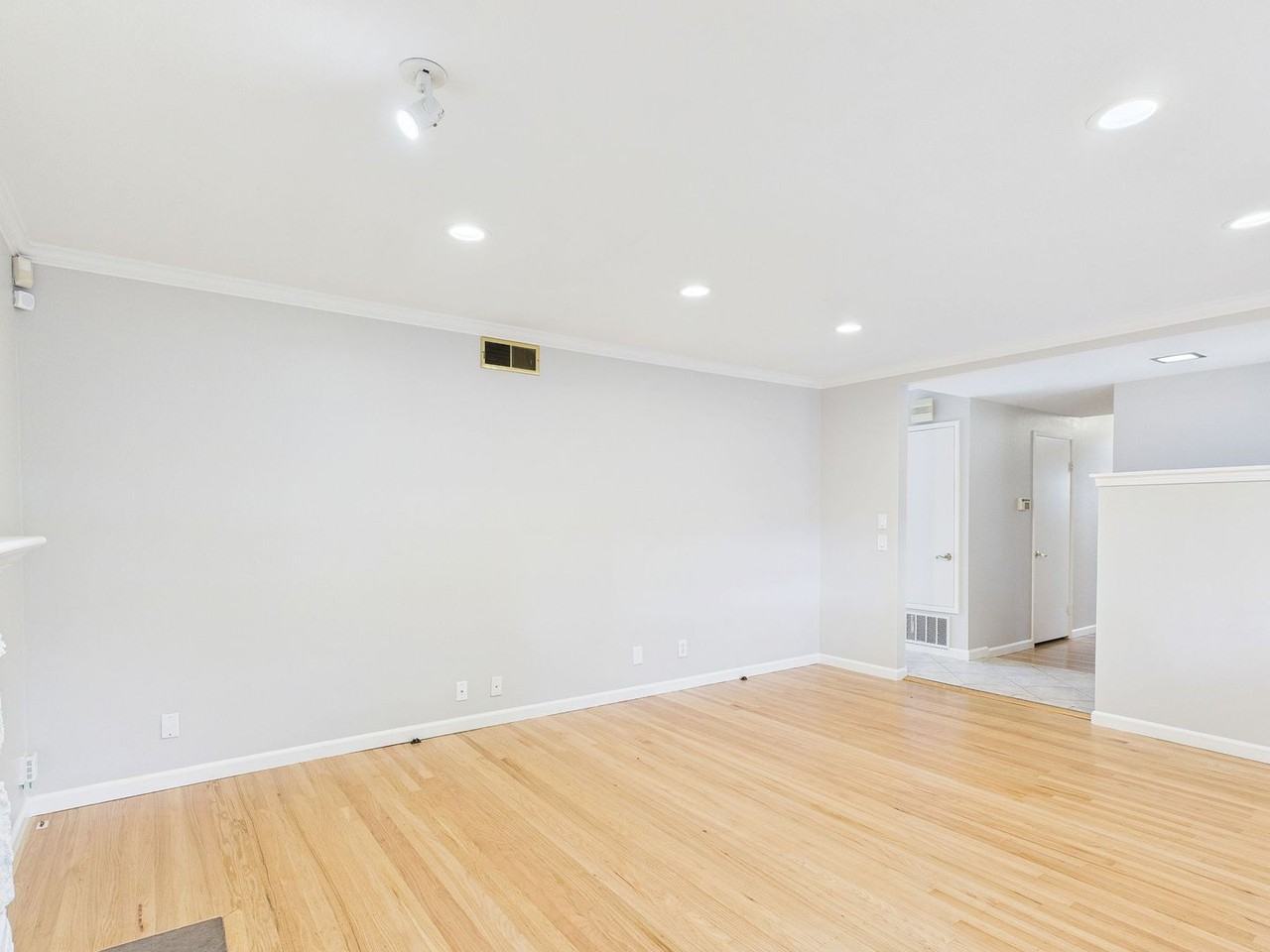 1305 Antwerp Ln - Photo 6 of 32