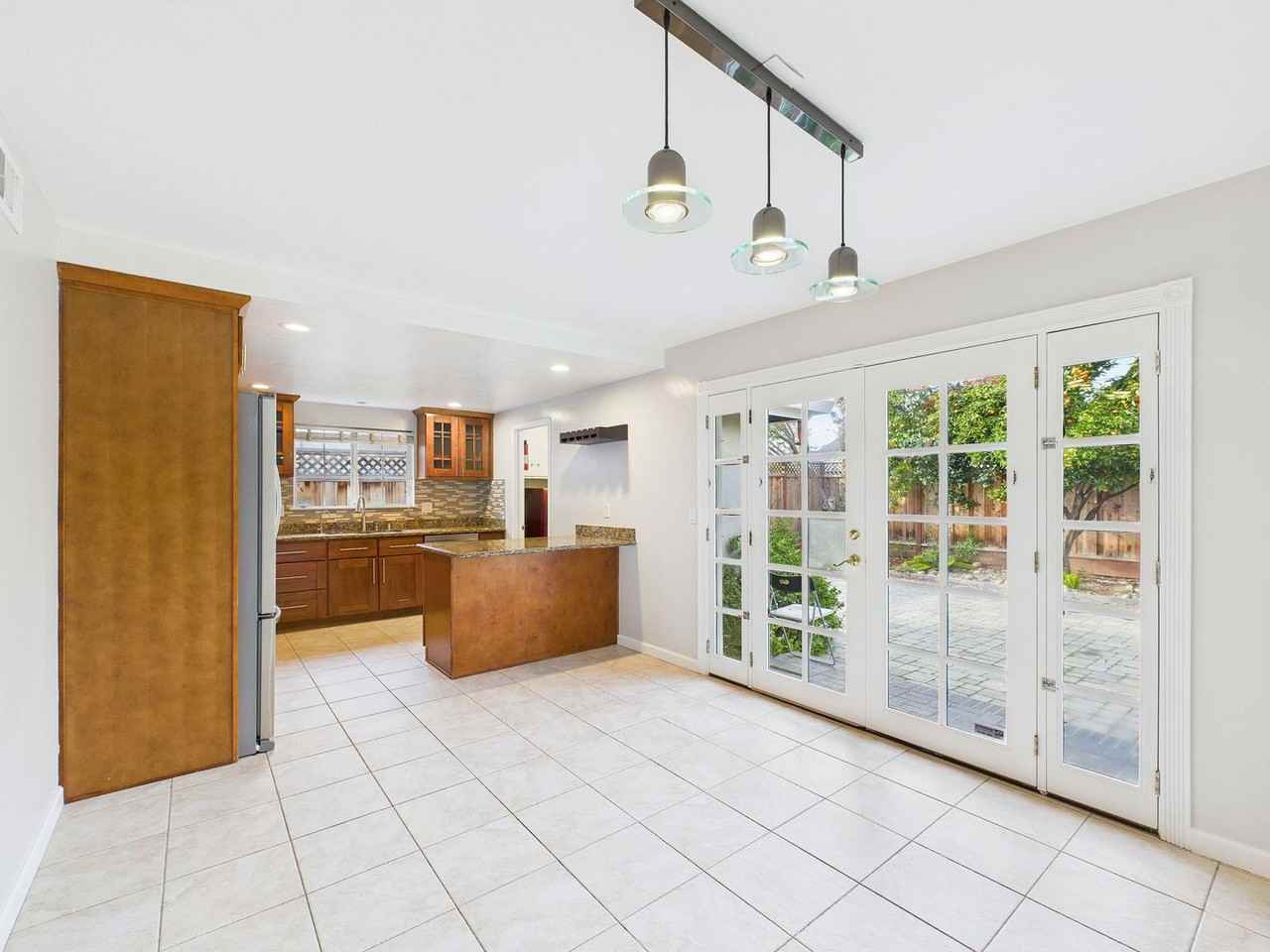 1305 Antwerp Ln - Photo 7 of 32