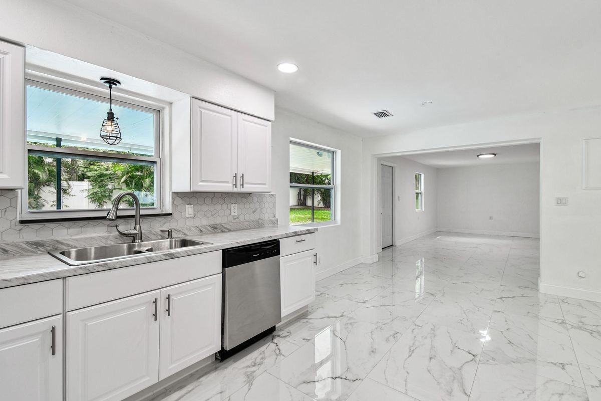 6016 Arthur Ave - Photo 2 of 5