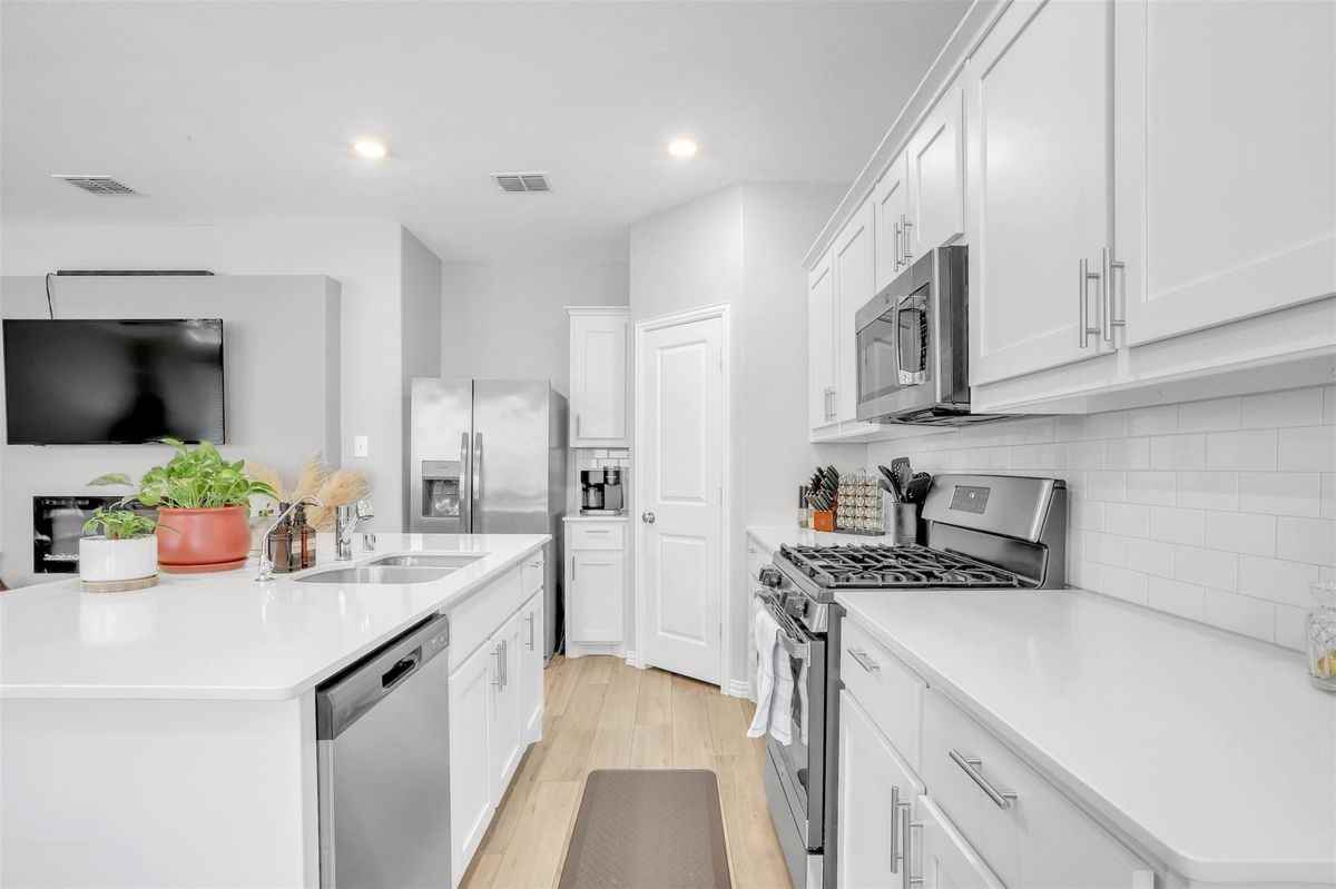 3220 Sioux Trl - Photo 4 of 20