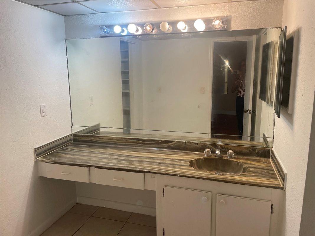 6548 Racquet Club Dr - Photo 2 of 5